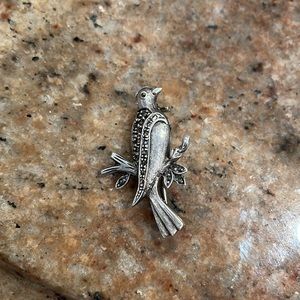 Vintage 80’s brooch, bird with feather that are rhinestones.